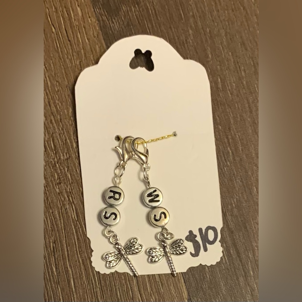 Right side (RS) and wrong side (WS) stitch marker set. For knitting and crochet.